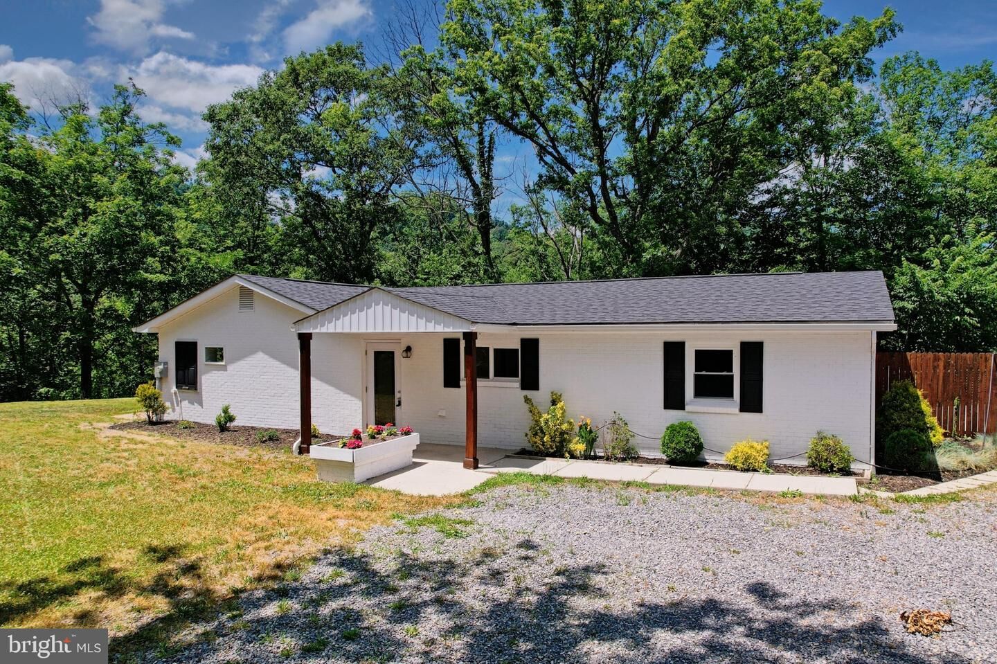 Property Photo:  