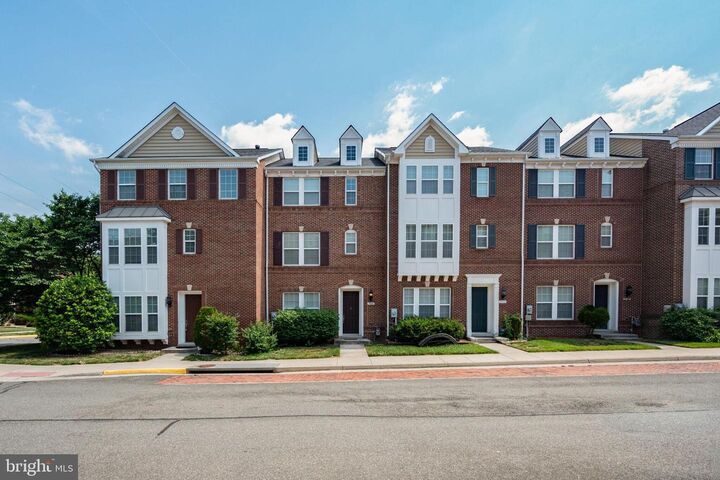 Property Photo: 2046 Blunt Lane VA 22303
