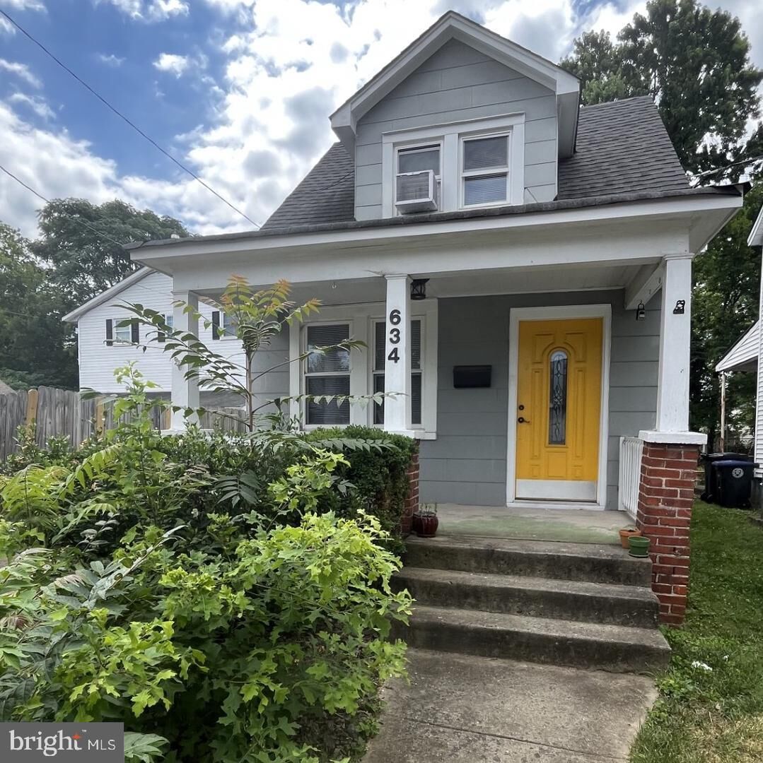 Property Photo: 634 Pelham Street VA 22401