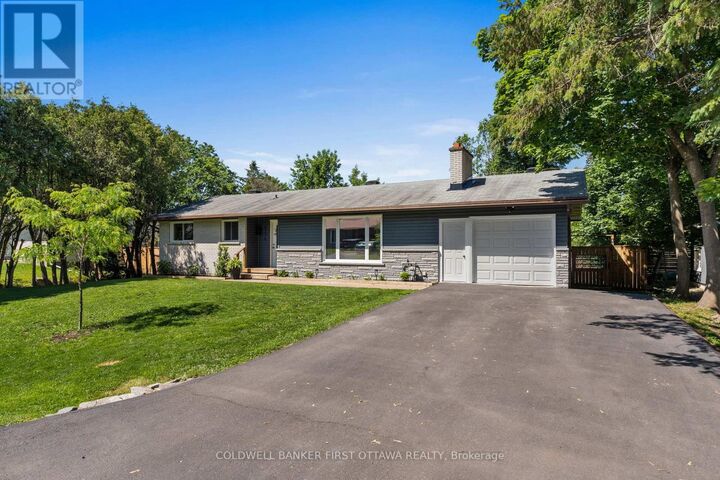 Property Photo: 5276 Hillcrest Drive ON K4M 1E9