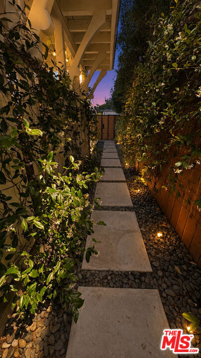 Property Photo: 3213 Thatcher Ave CA 90292