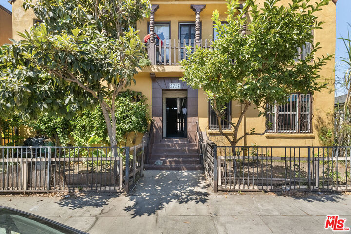 Property Photo:  2717 S Budlong Ave  CA 90007 