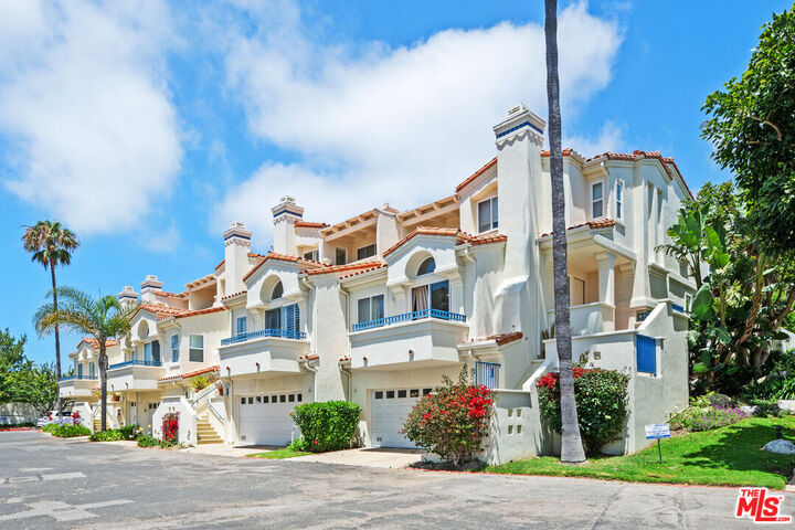Property Photo: 6475 Zuma View Pl CA 90265