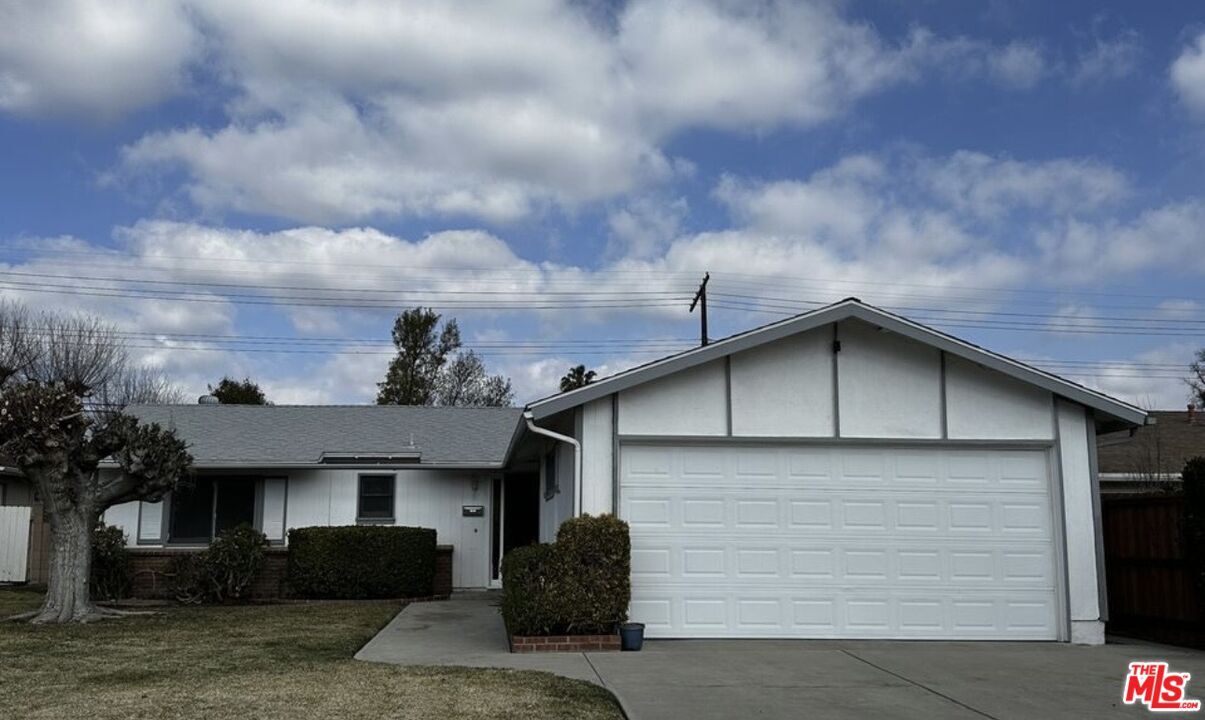 Property Photo:  23907 Friar St  CA 91367 