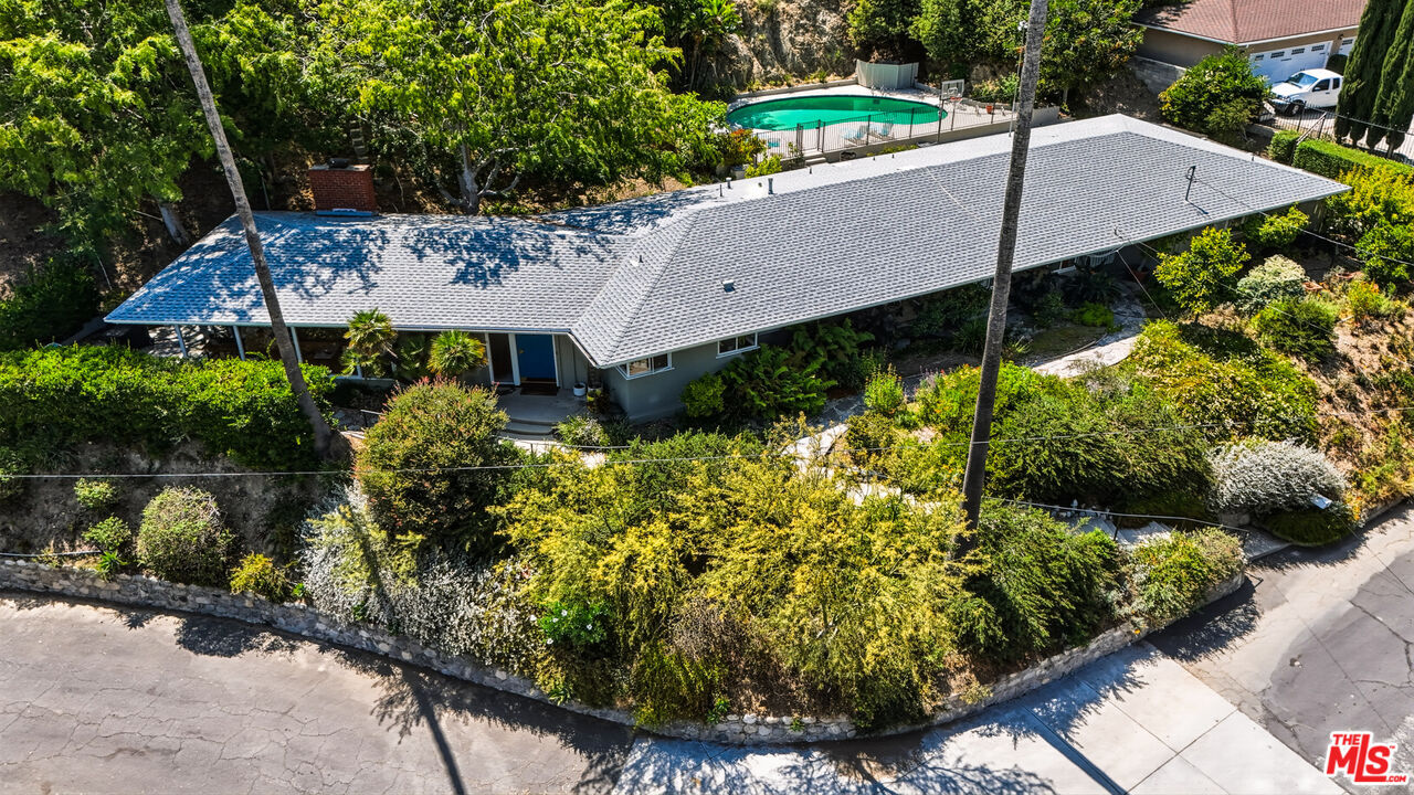 Property Photo:  1525 Glenmont Dr  CA 91207 