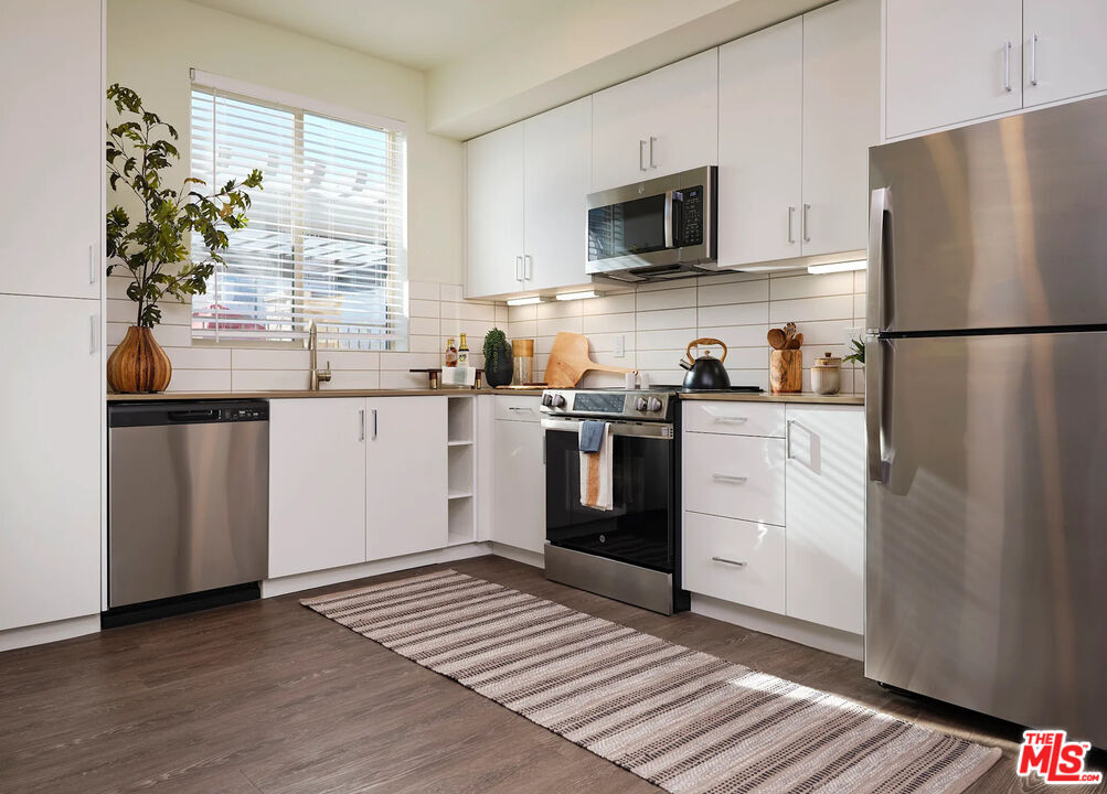 Property Photo: 41545 Ivy St CA 92562