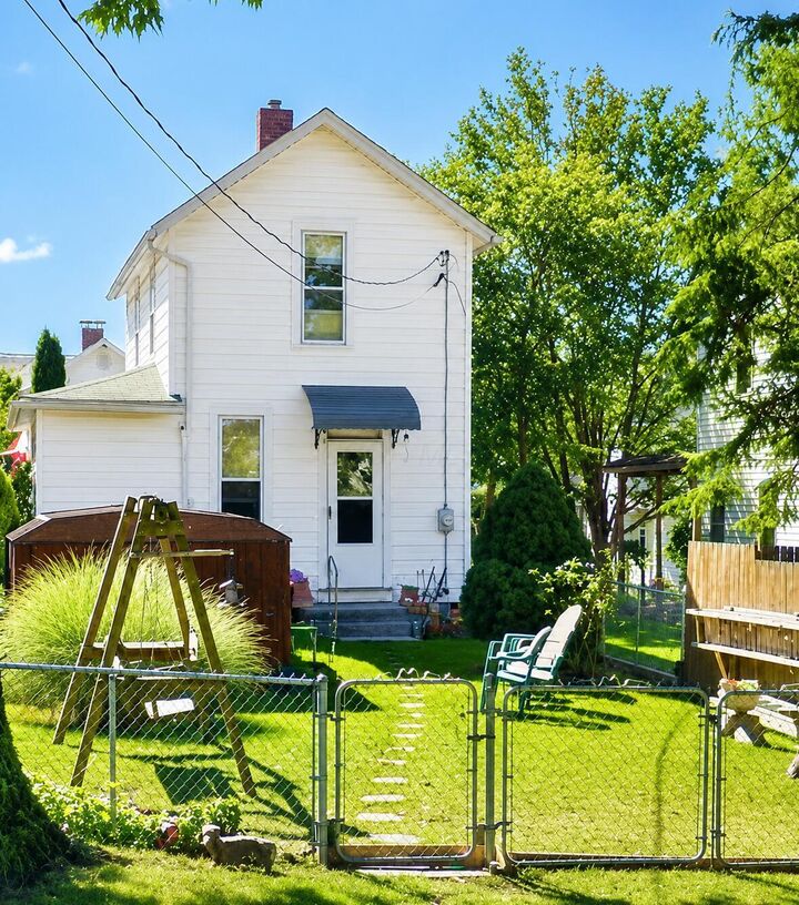 Property Photo: 1225 E Chestnut Street OH 43130