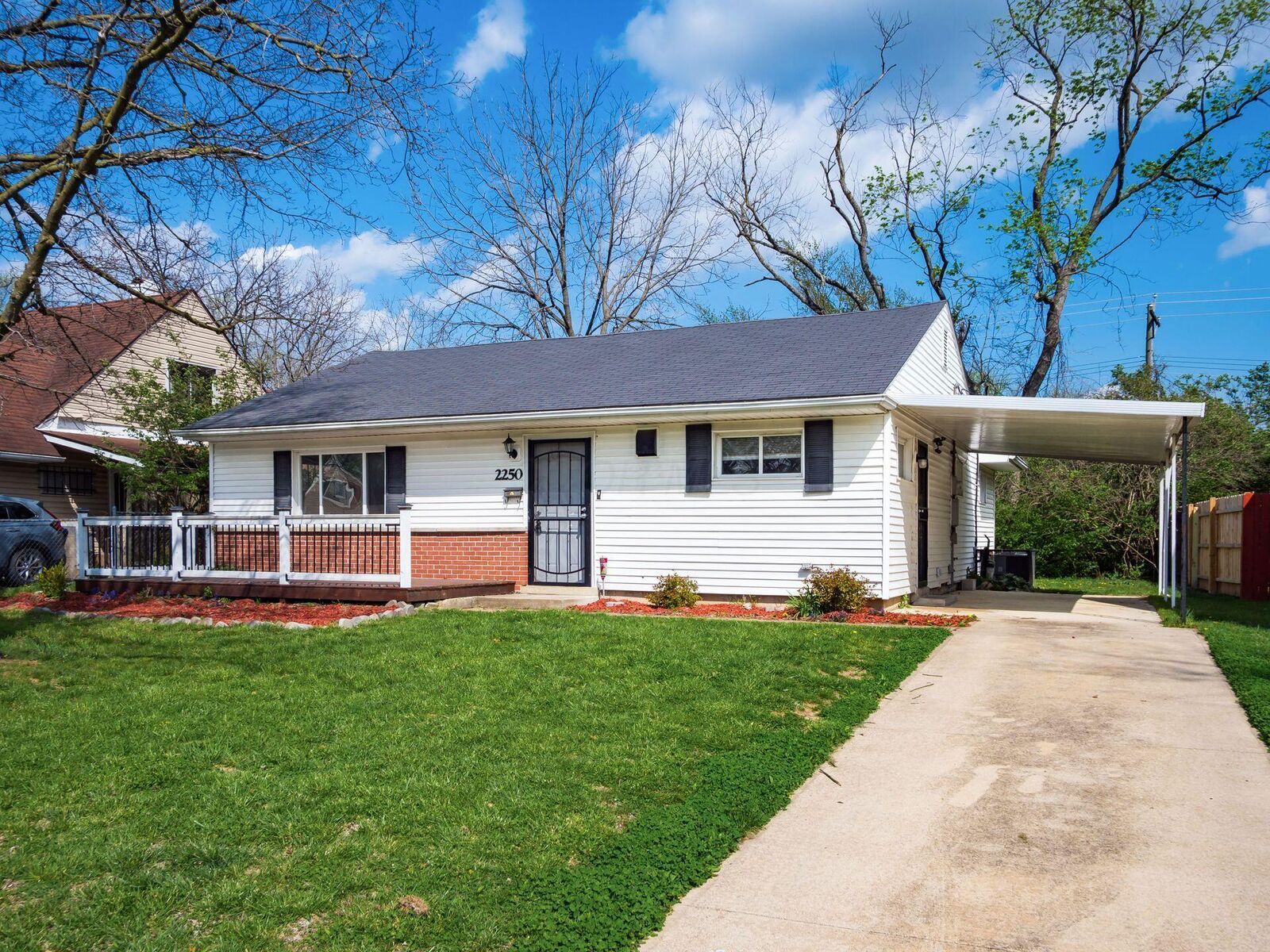 Property Photo:  2250 Brentnell Avenue  OH 43211 