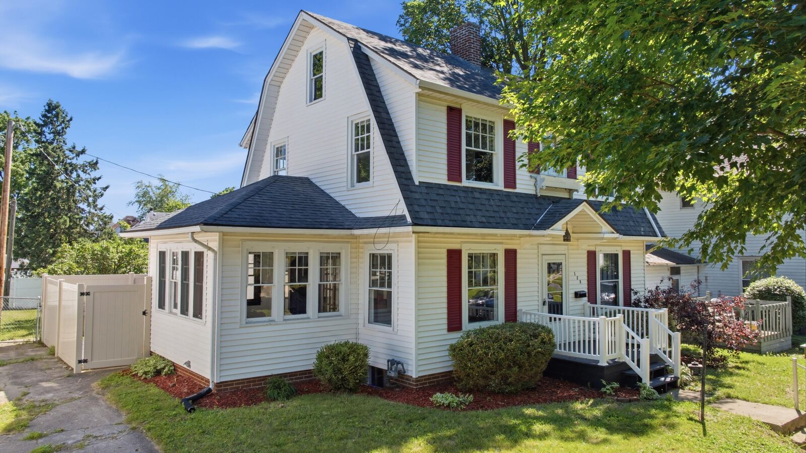 Property Photo: 125 W Lincoln Avenue OH 43311