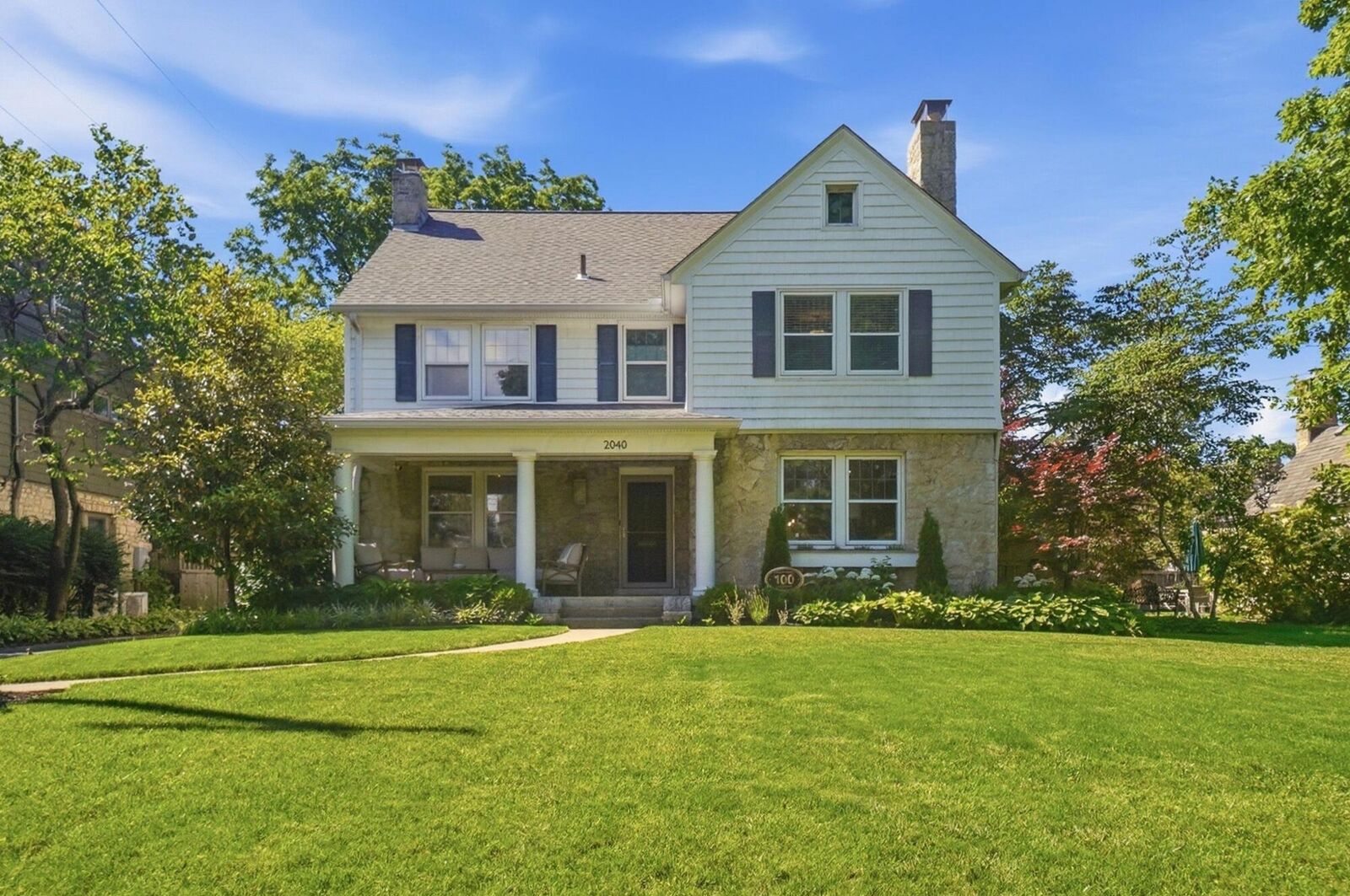 Property Photo:  2040 Wickford Road  OH 43221 