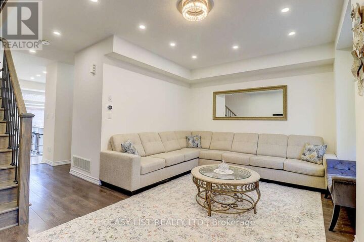 Property Photo:  38 Hallmark Way  ON L1P 0K2 
