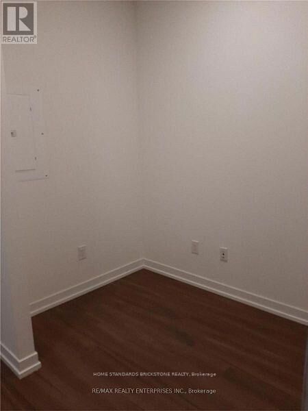 Property Photo:  4065 Confederation Parkway 605  ON L5B 0L4 