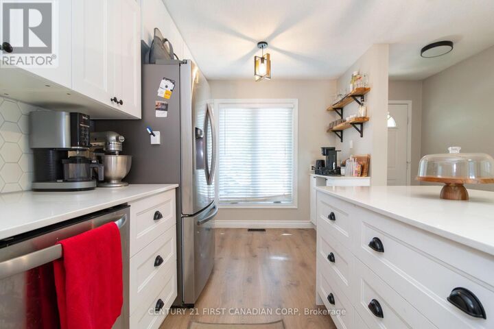 Property Photo:  120 Centre Street 101  ON N6J 4X4 