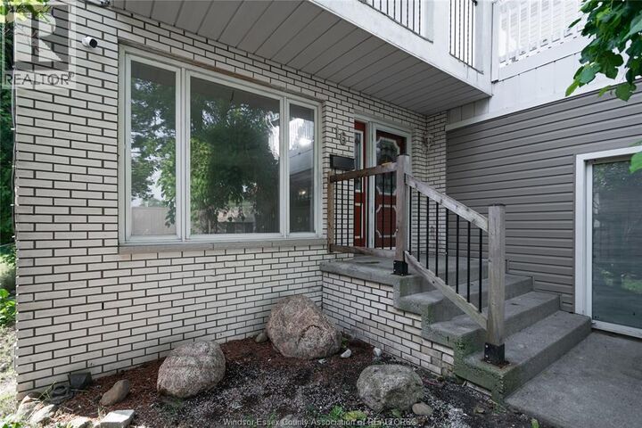 Property Photo:  16 Eugenie Upper  ON N7M 3Y8 