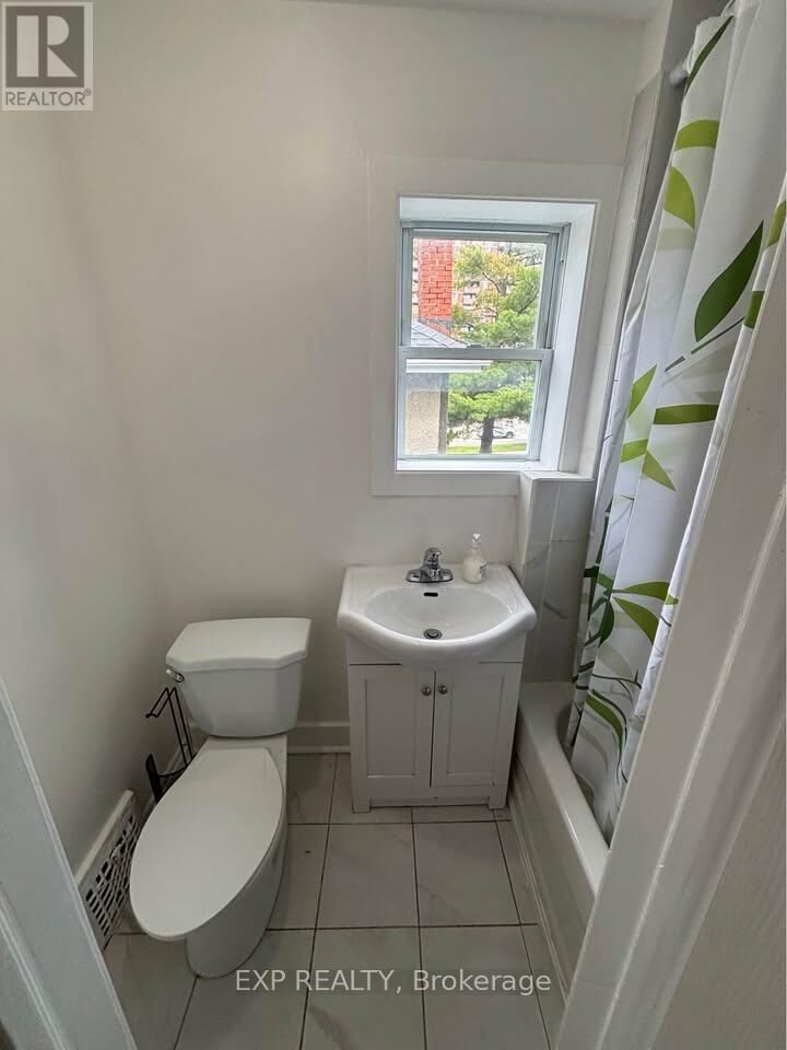 Property Photo:  376 Montfort Street 376  ON K1L 5N1 