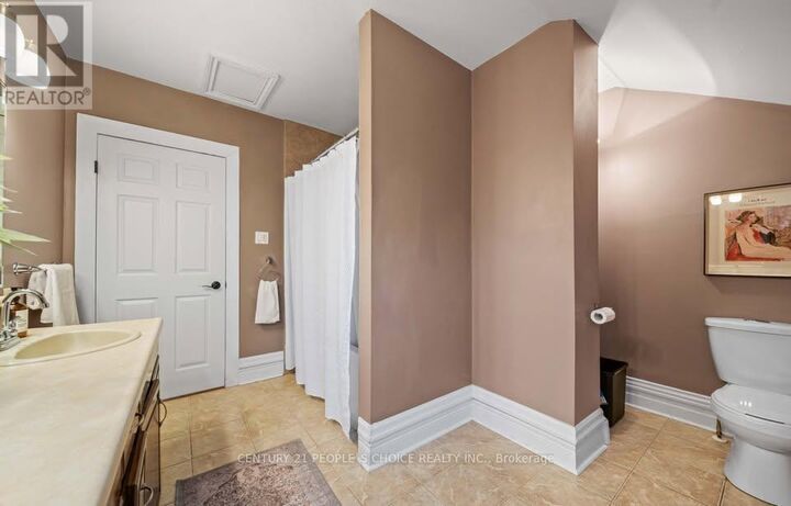 Property Photo:  28 Mount Pleasant Avenue  ON N6H 1C9 