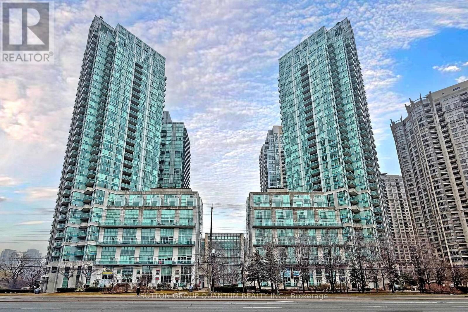 Property Photo: 3939 Duke Of York Boulevard 701 ON L5B 4N2