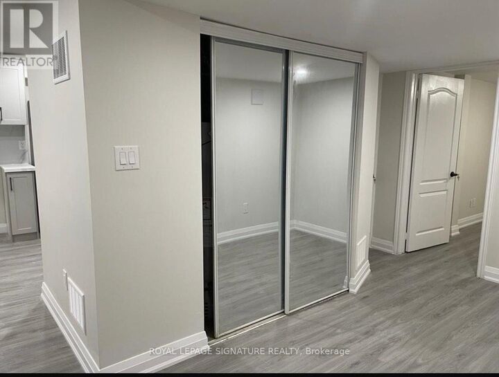 Property Photo:  806 Envoy Drive  ON L5W 1H3 