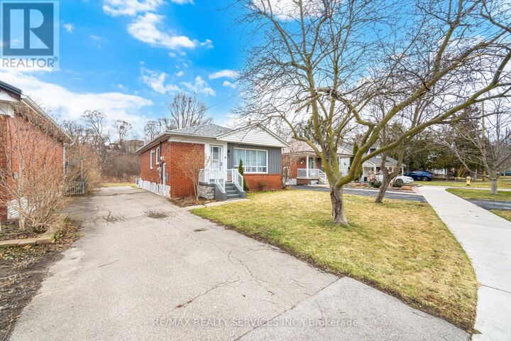 Property Photo:  6 Bonnyview Drive Lower  ON M8Y 3G6 