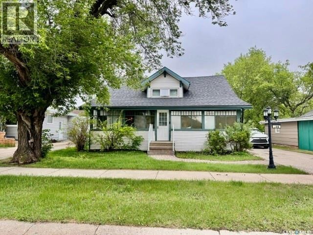 Property Photo:  708 12th Street  SK S0K 2A0 