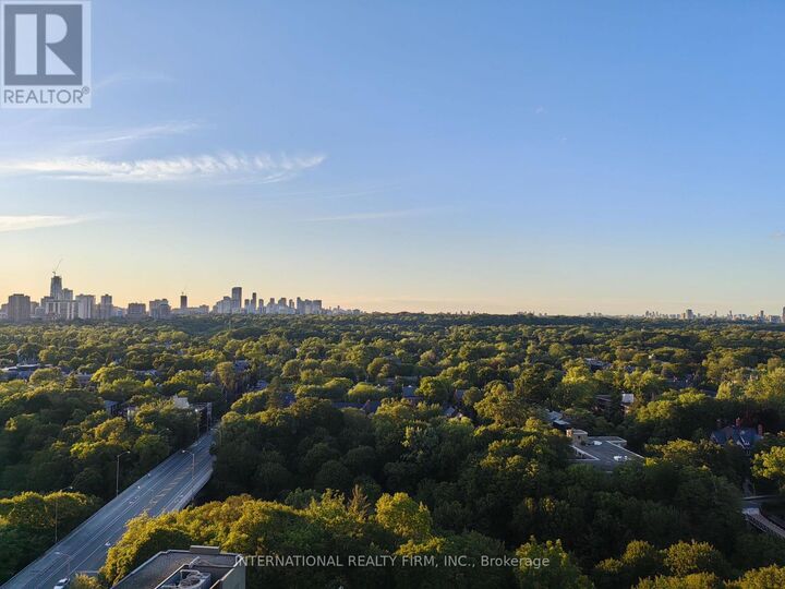 Property Photo: 609 Sherbourne Street 1906 ON M4X 0A4