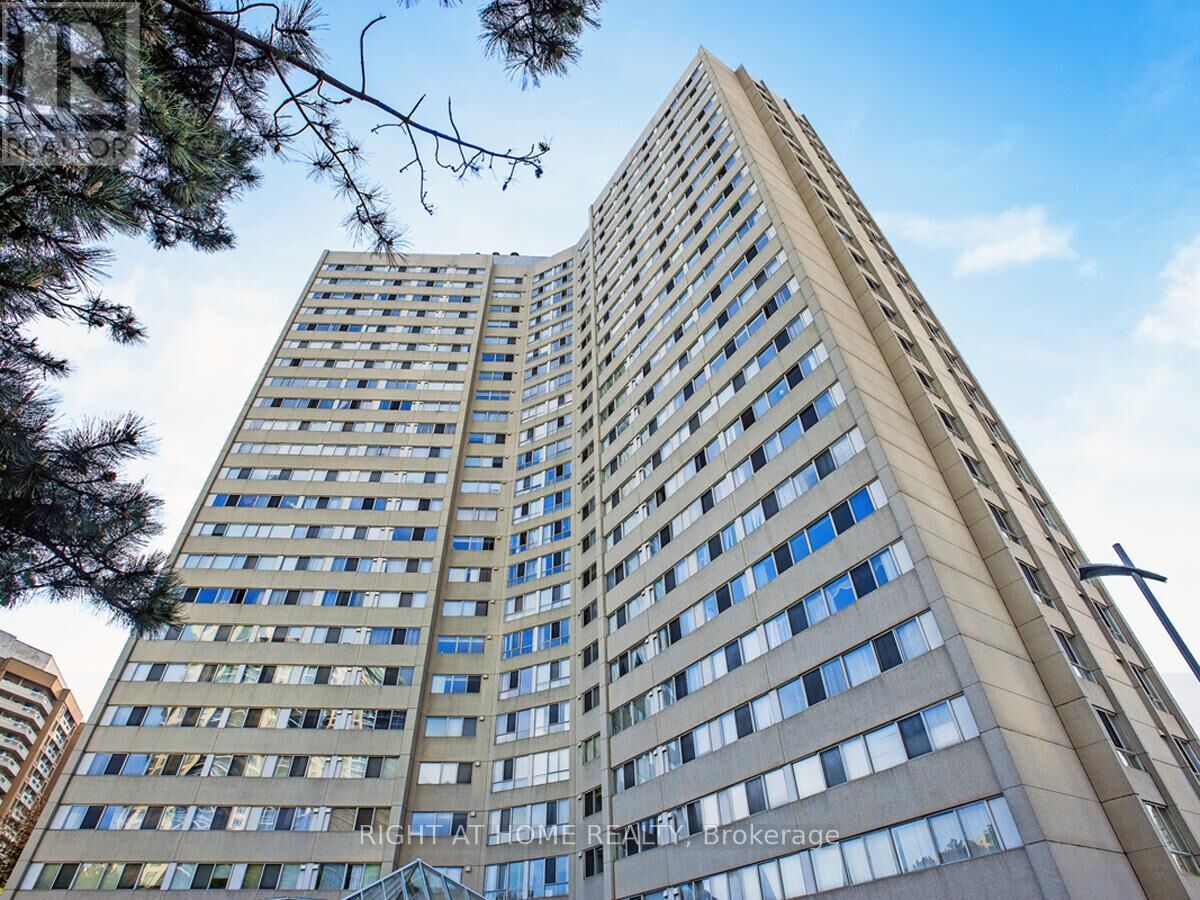 Property Photo: 3700 Kaneff Crescent 802 ON L5A 4B8