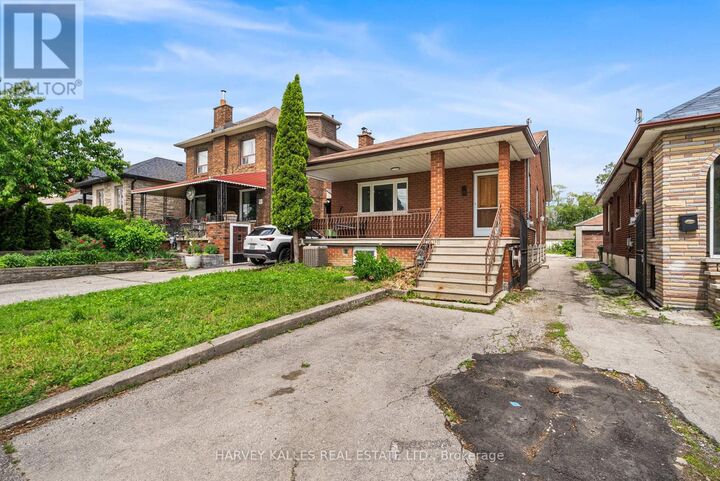 Property Photo:  49 Fairbank Avenue Main  ON M6E 3Y6 