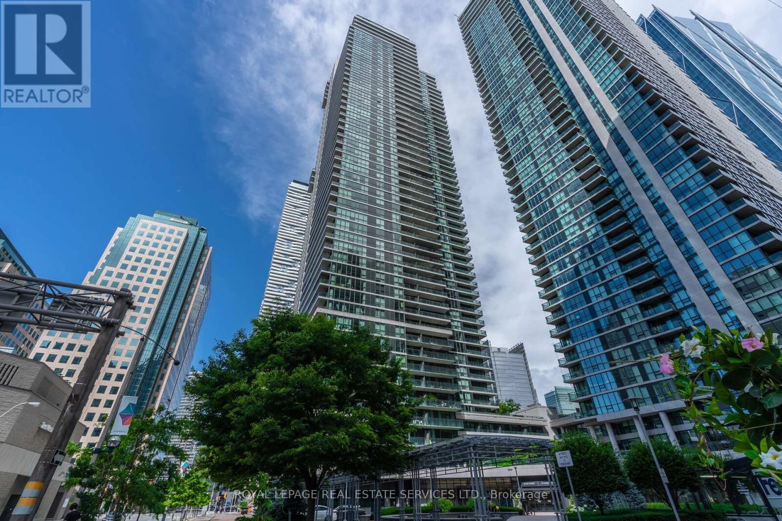 Property Photo:  18 Harbour Street 1204  ON M5J 2Z6 