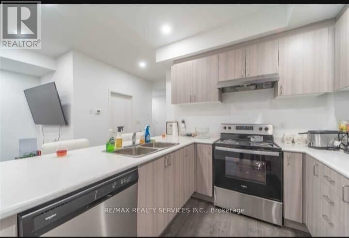 Property Photo:  11A Falaise Road  ON M1E 3B6 