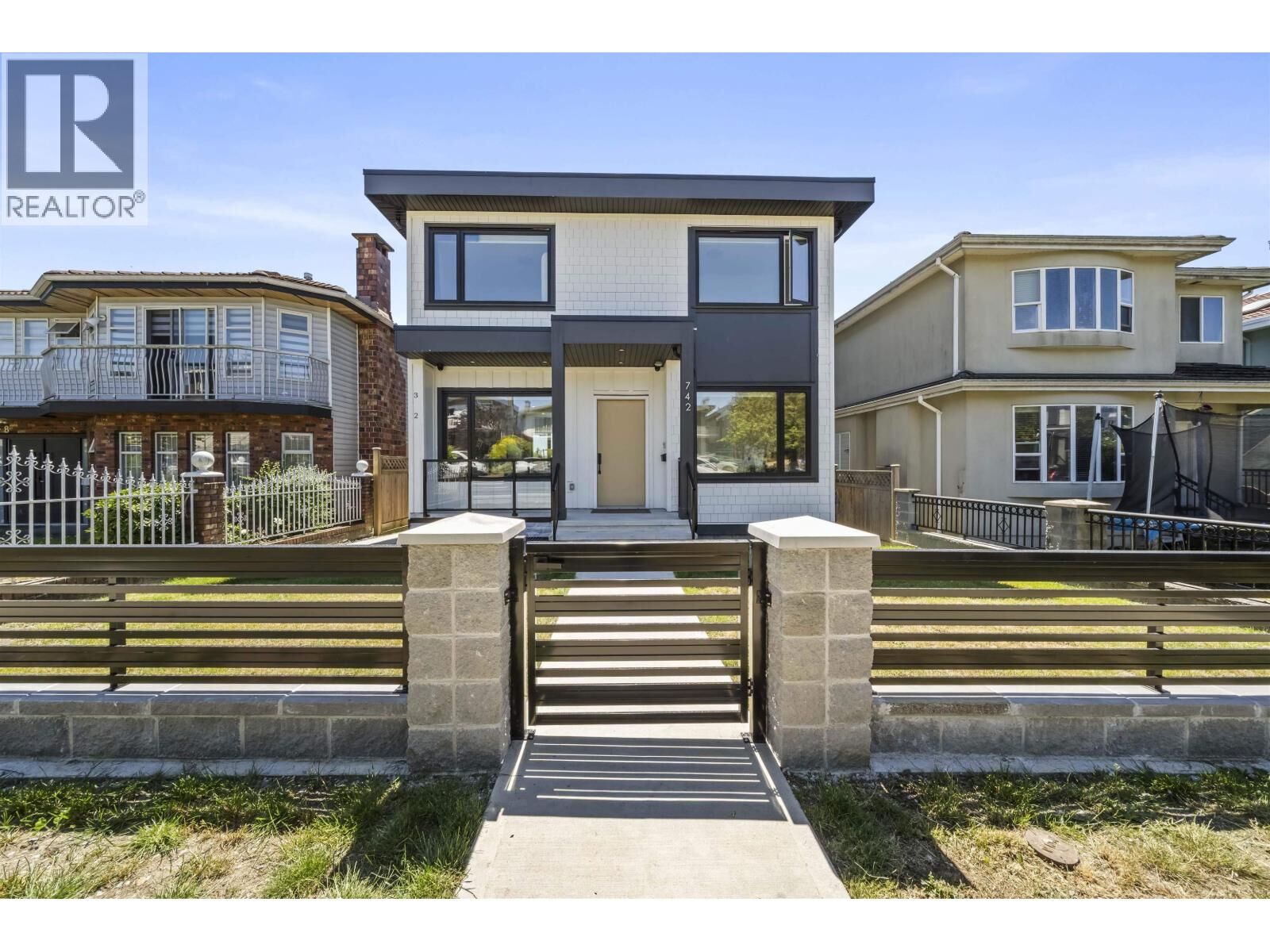 Property Photo: 742 East 58th Avenue BC V5X 1W3