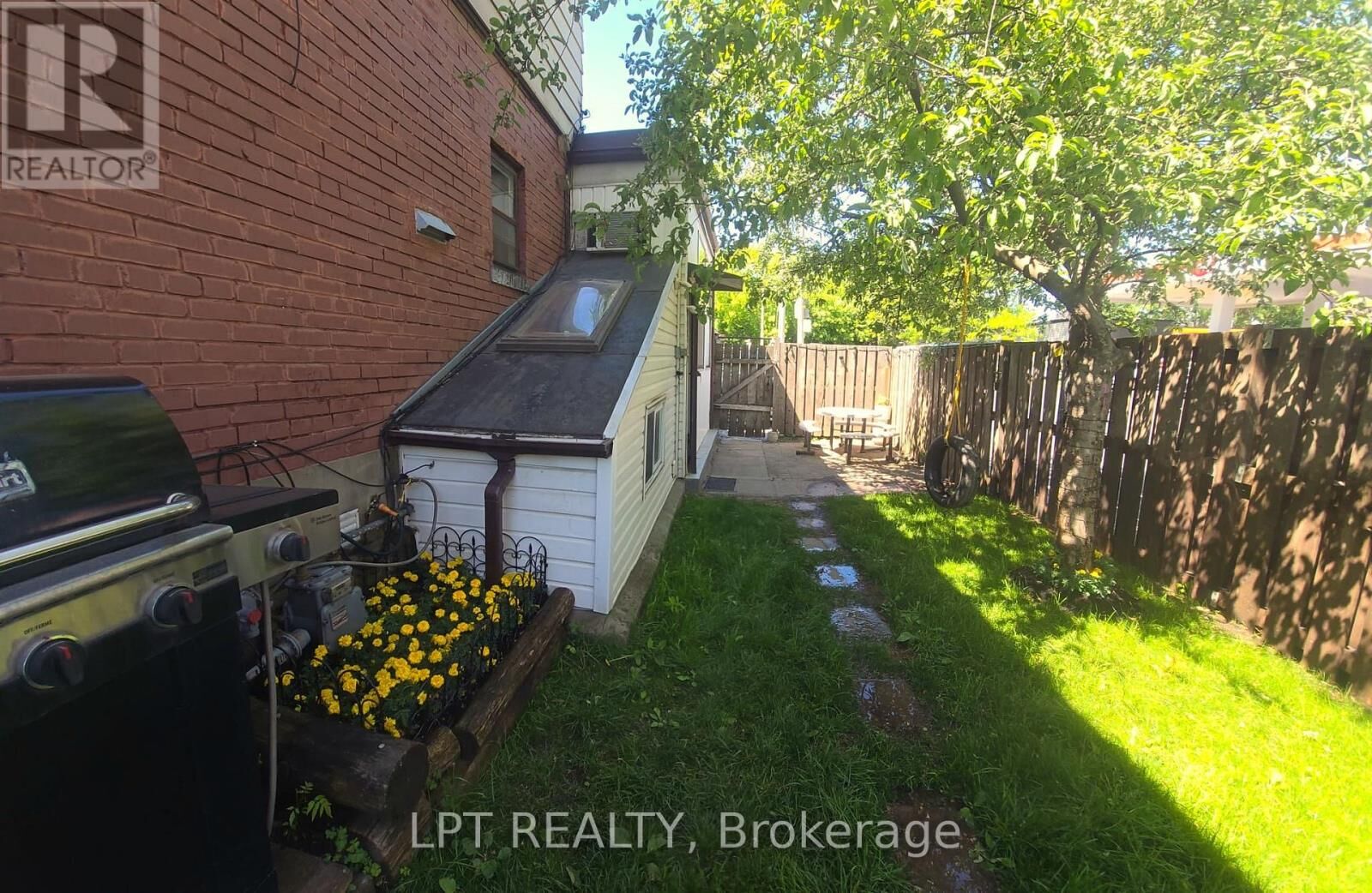 Property Photo: 1314 Dupont Street ON M6H 2A7
