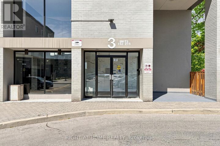Property Photo:  2001 Bonnymede Drive 172  ON L5J 4H8 