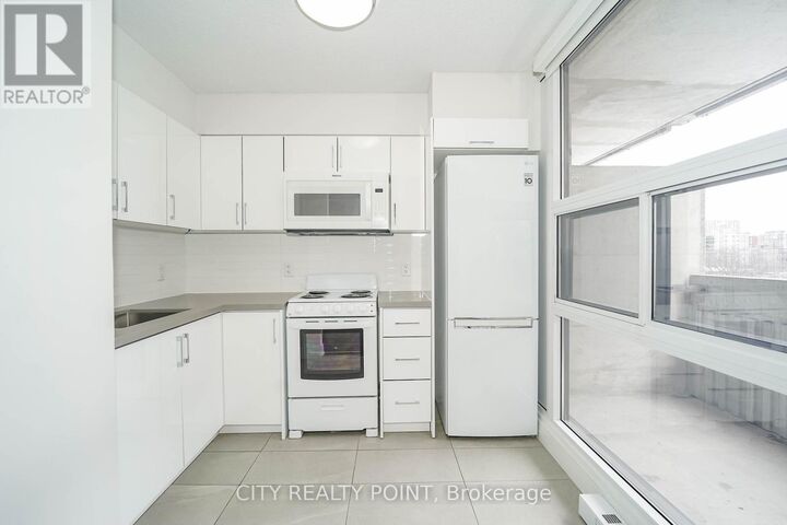 Property Photo: 33 Isabella Street 2103 ON M4Y 2P7