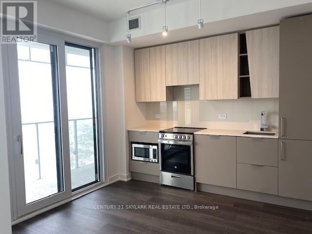 Property Photo:  3900 Confederation Parkway  ON L5B 0M3 
