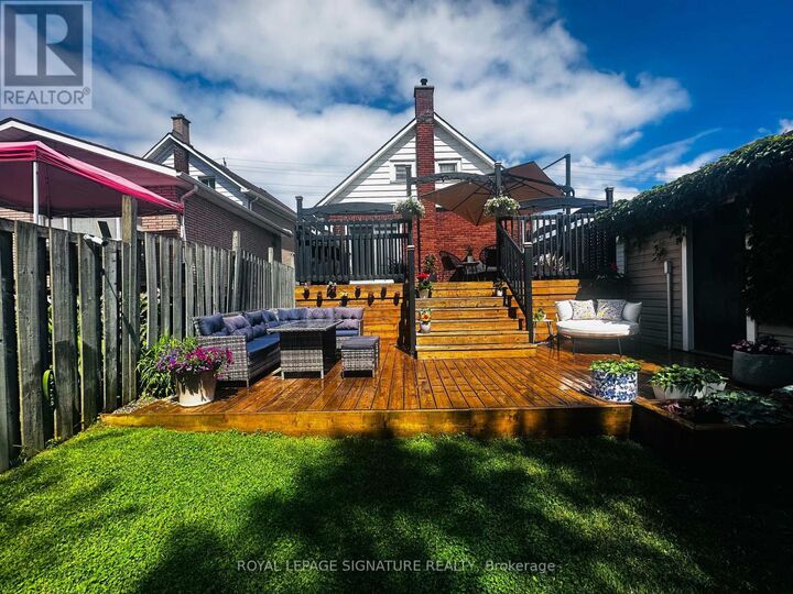Property Photo:  137 Lancaster Street West  ON N2H 4T5 