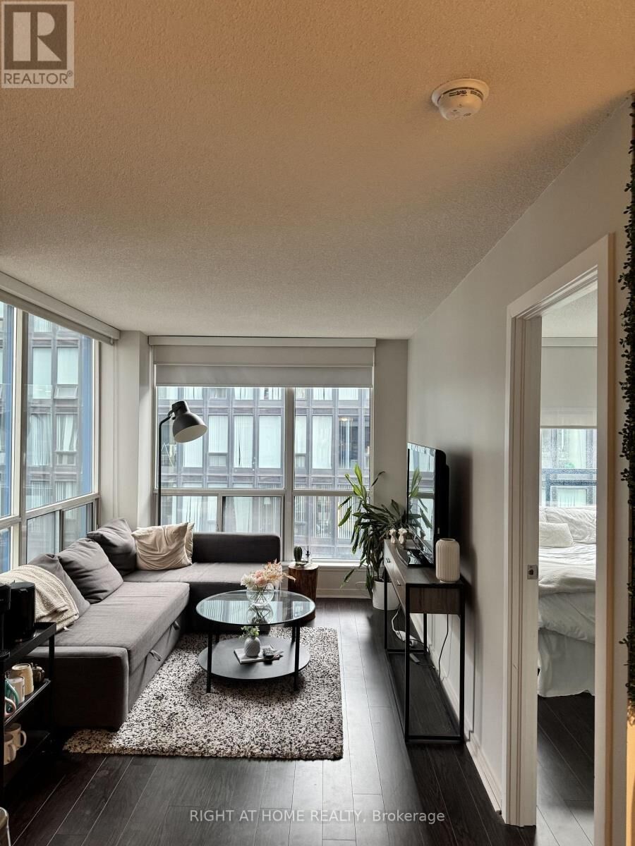 Property Photo:  75 Dalhousie Street 1013  ON M5B 2R2 