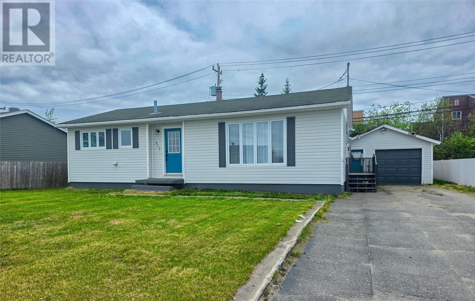 Property Photo: 915 Bartlett Drive NL A2V 2N3