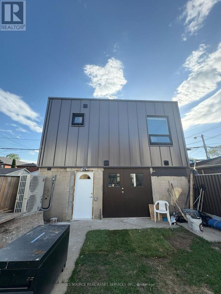 Property Photo: 822 Ossington Avenue ON M6G 3V1