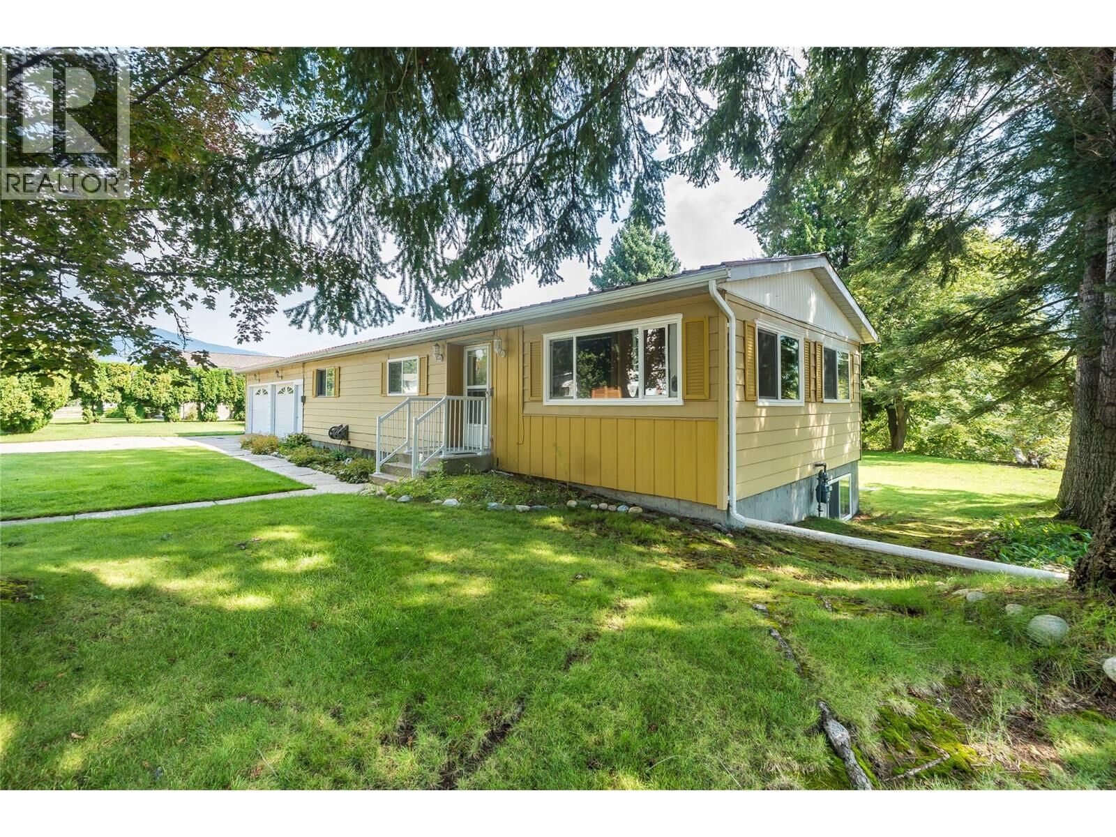 Property Photo: 2625 6th Avenue BC V1N 2W3