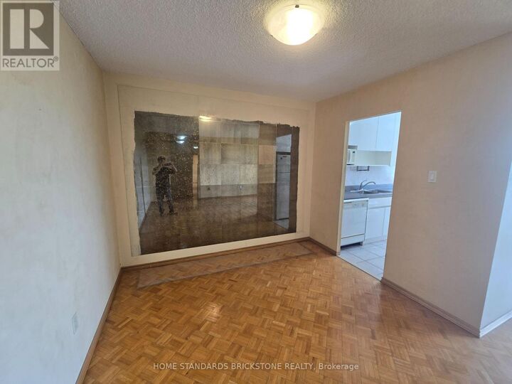 Property Photo:  205 Hilda Avenue 802  ON M2M 4B1 