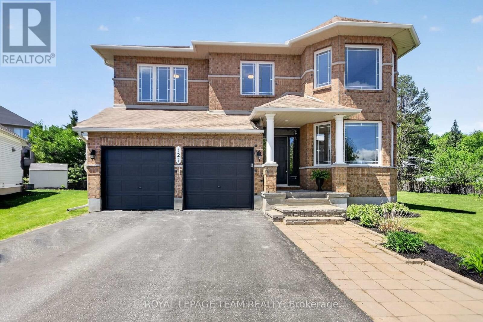 Property Photo: 121 Muskego Crescent ON K2W 1H6
