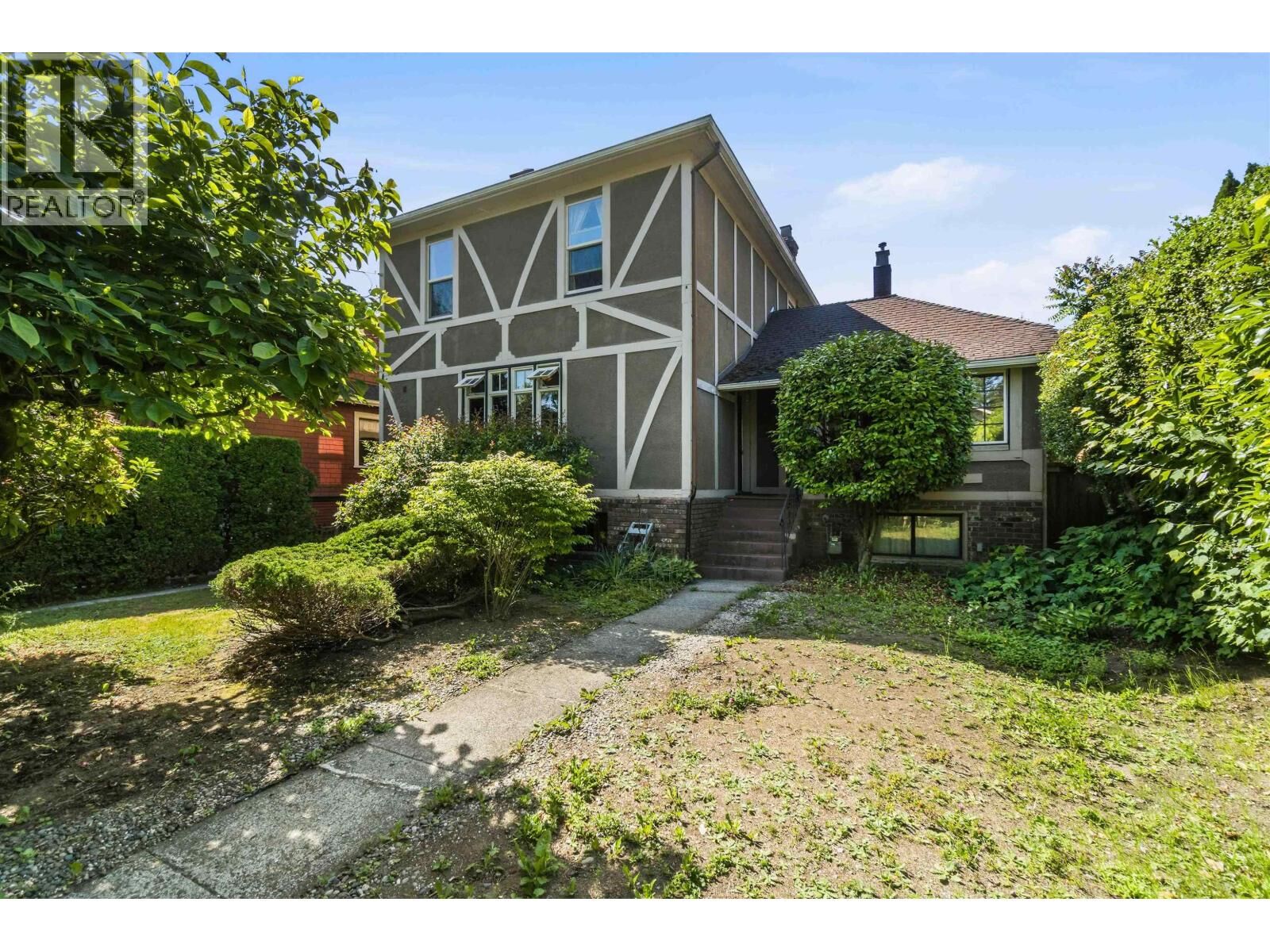 Property Photo:  205 Fourth Avenue  BC V3L 1N5 