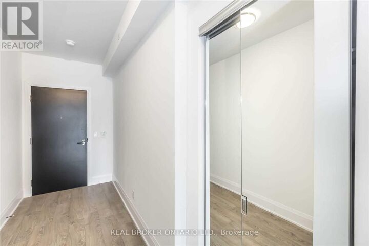 Property Photo:  101 Erskine Avenue 813  ON M4P 0C5 
