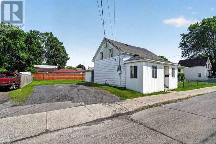 Property Photo:  117 Sixth Street West  ON K6J 2W7 