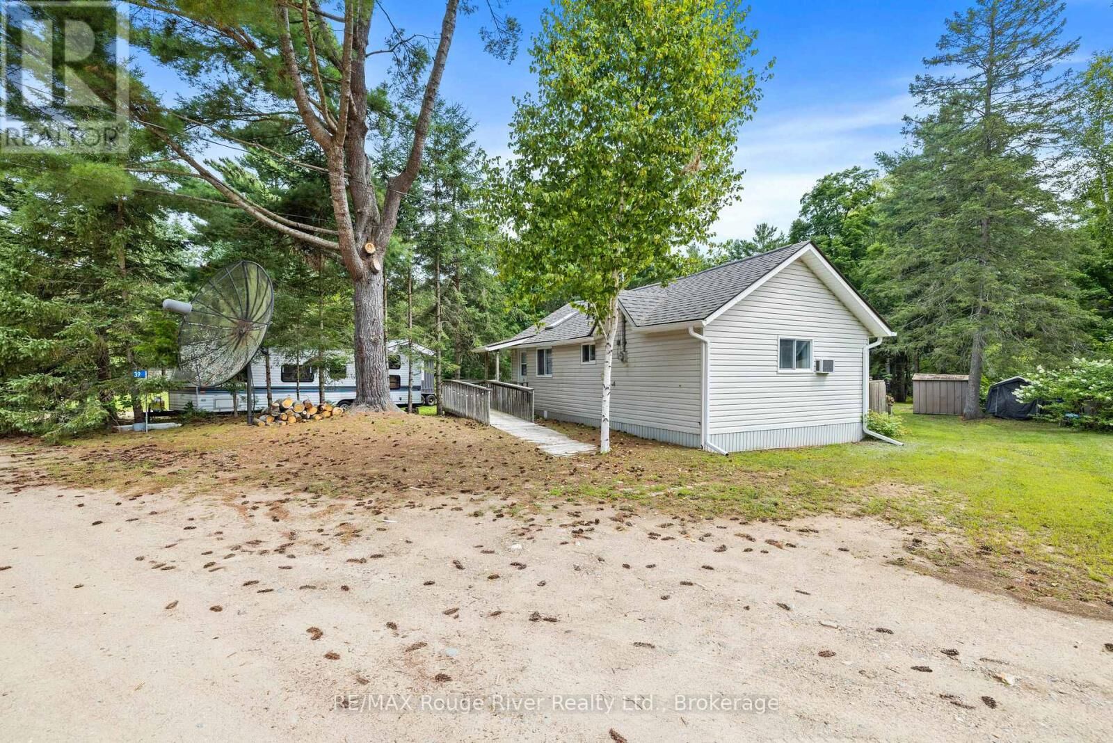 Property Photo:  39 Hobo Lane  ON K0L 1C0 