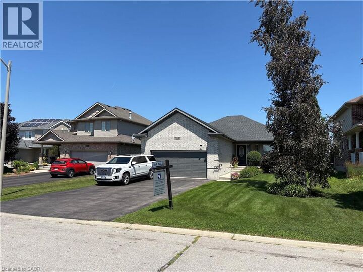 Property Photo:  32 Applewood Street  ON N0J 1S0 