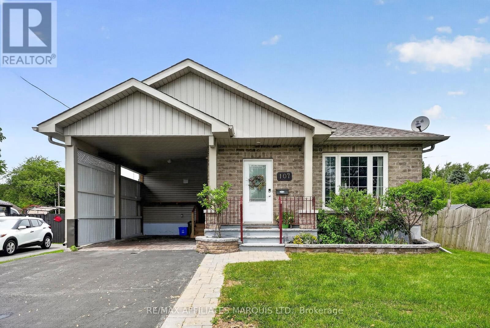 Property Photo:  107 Tollgate Road West  ON K6J 5L6 