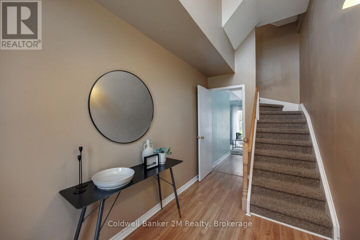 Photo de la propriété:  72 Parklane Circle  ON L1C 3V9 