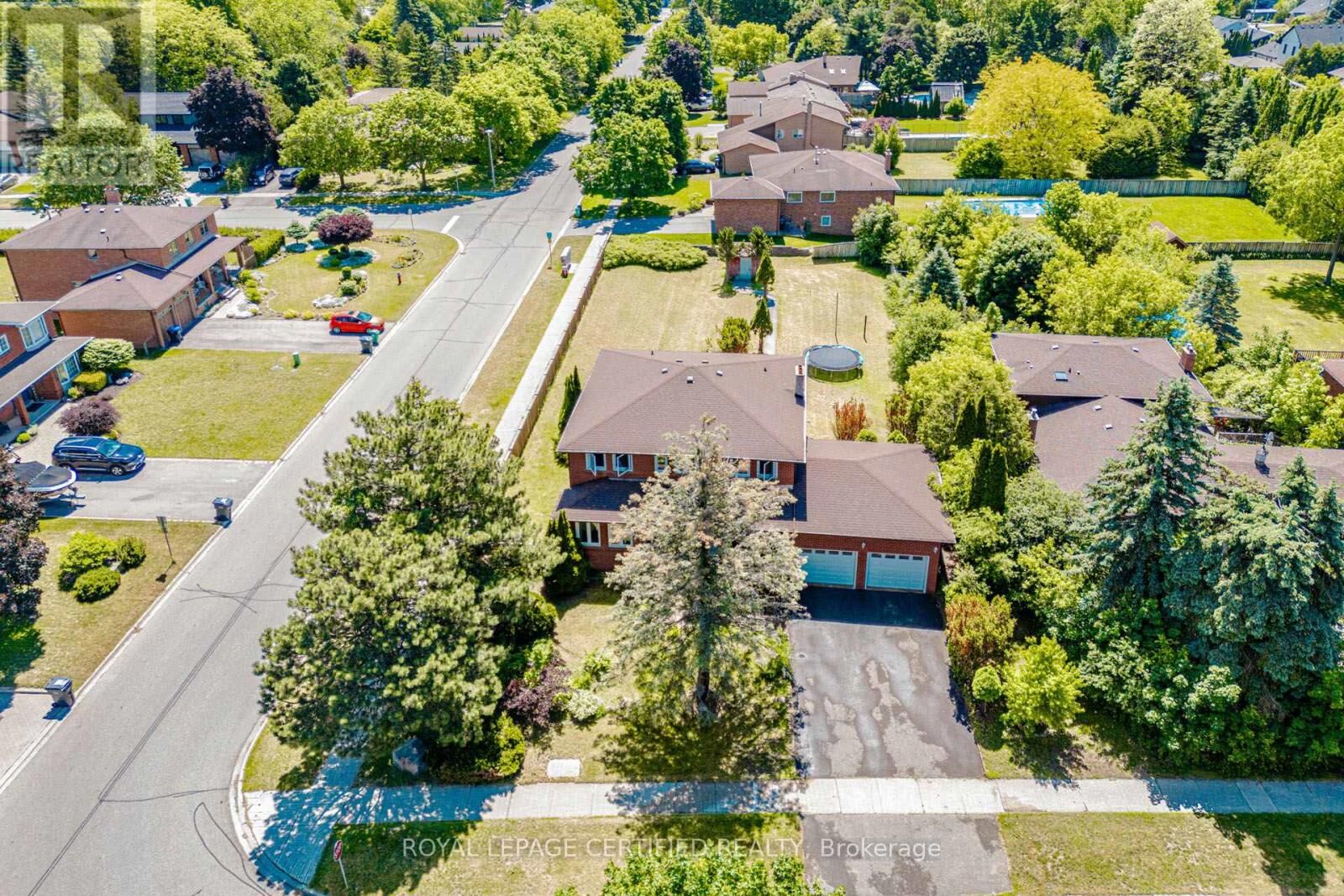 Property Photo:  28 Walker Road East  ON L7C 1H2 