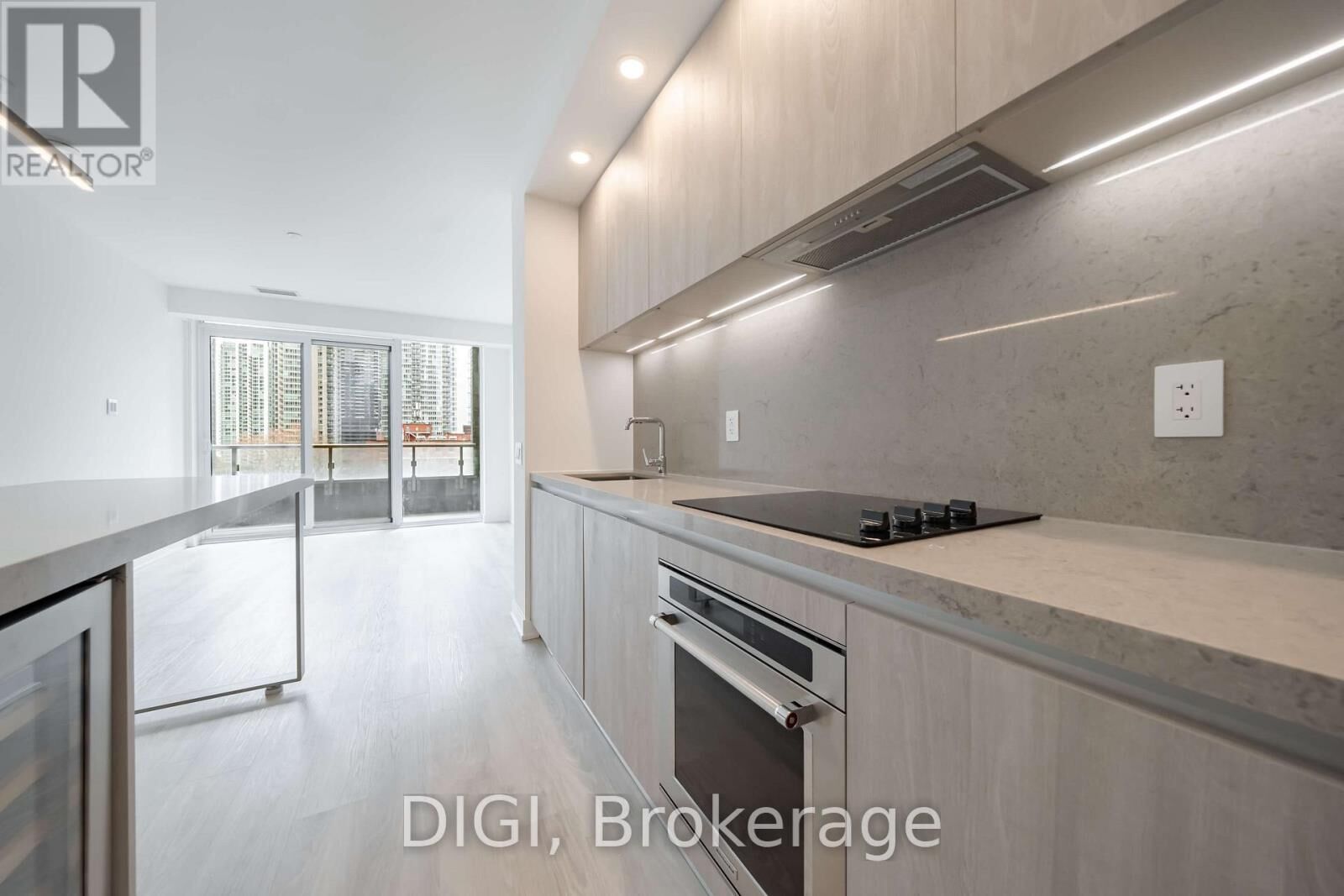 Property Photo:  57 Spadina Avenue 614  ON M5V 0T9 